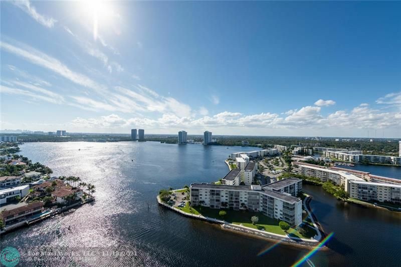 Property Photo: 1000 W Island Blvd 2410 FL 33160