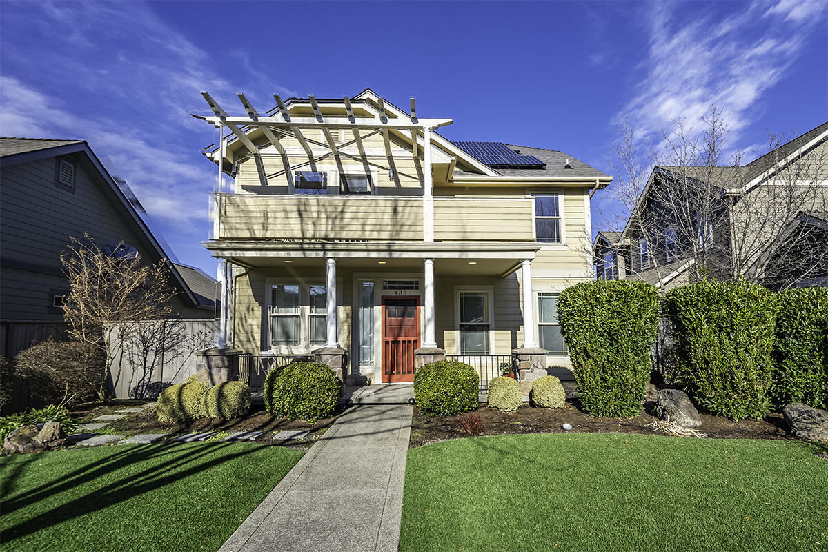 Property Photo: 439 Clinton Street OR 97520