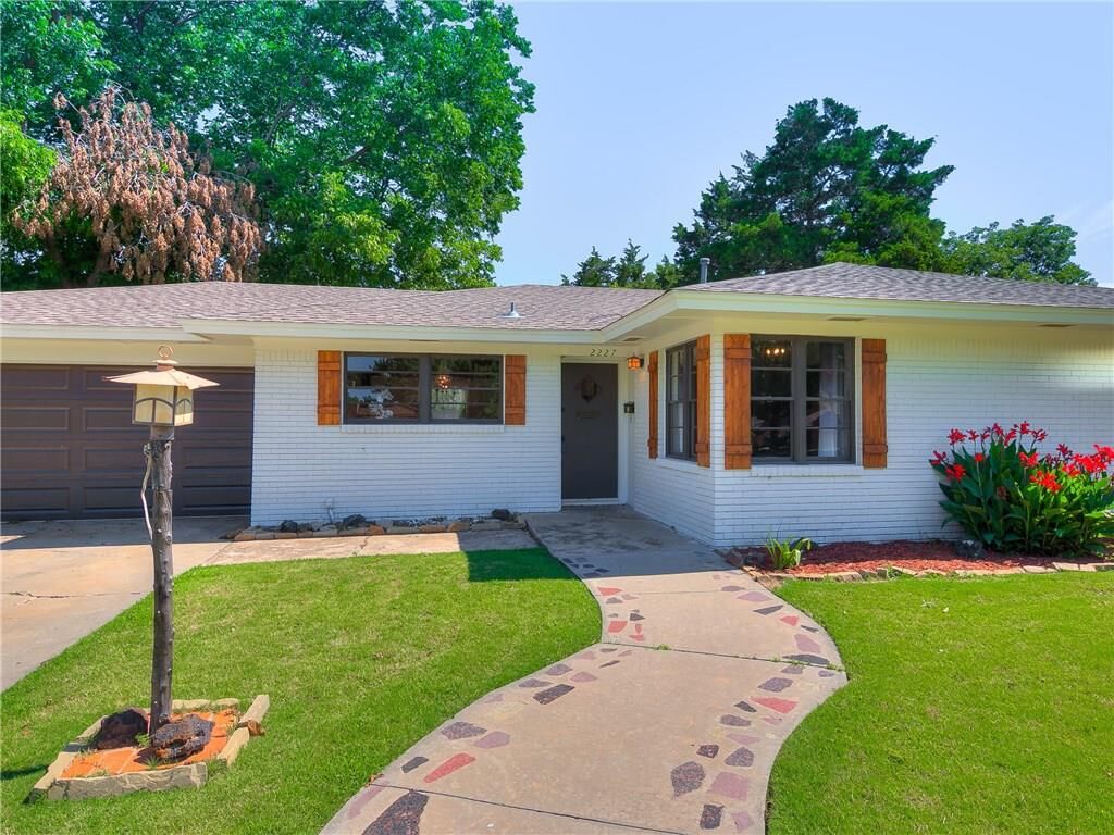 Property Photo:  2227 Belleview Drive  OK 73112 