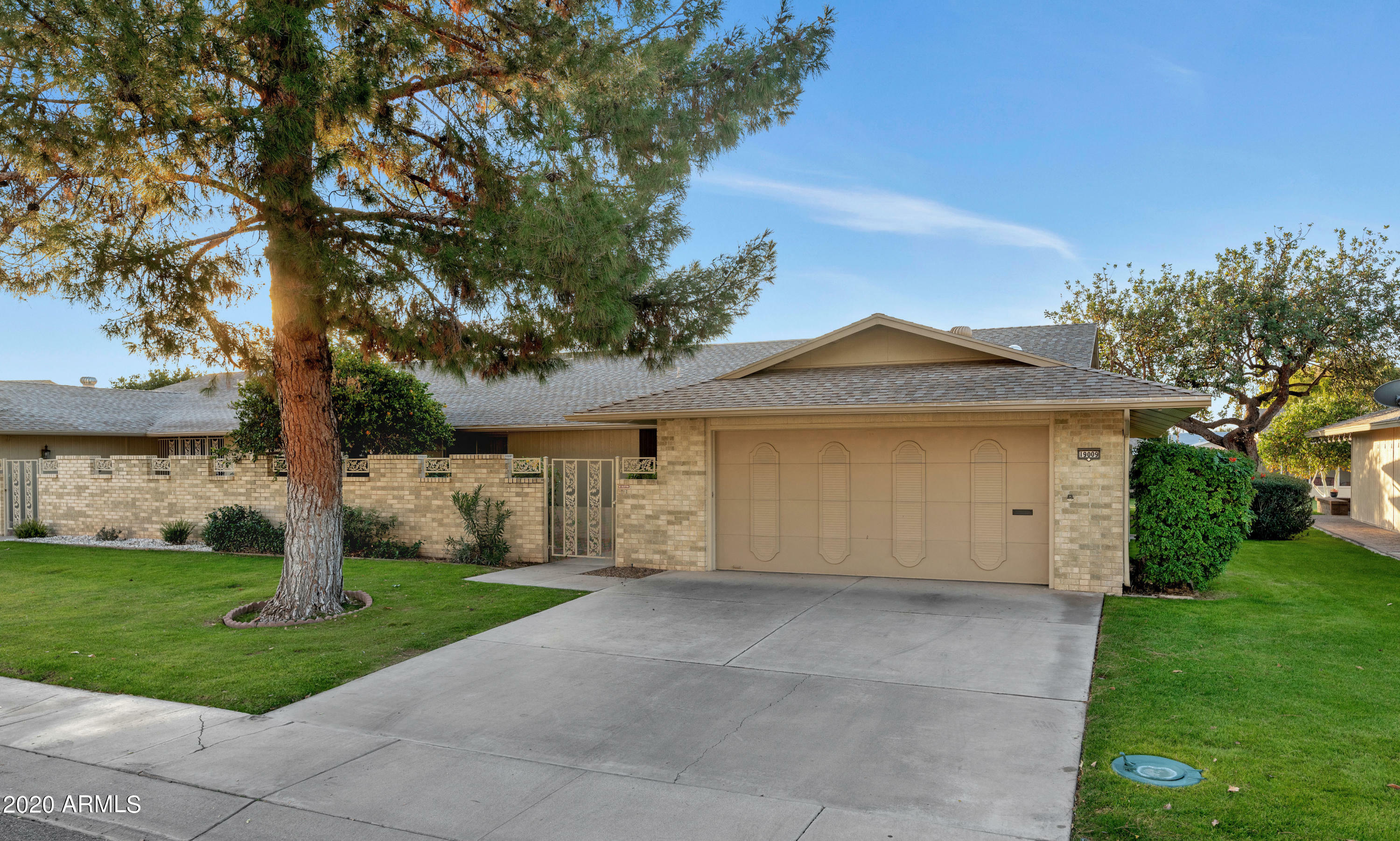 Property Photo: 19009 N Signal Butte Circle AZ 85373