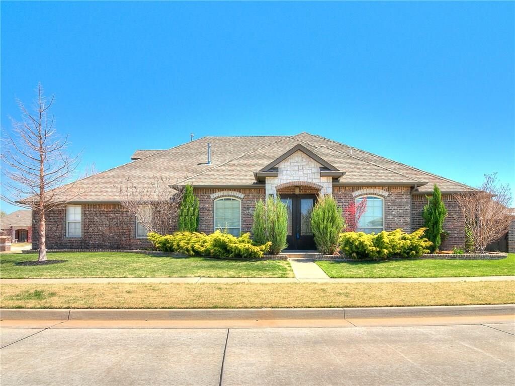 Property Photo: 8612 NW 67th Street OK 73132