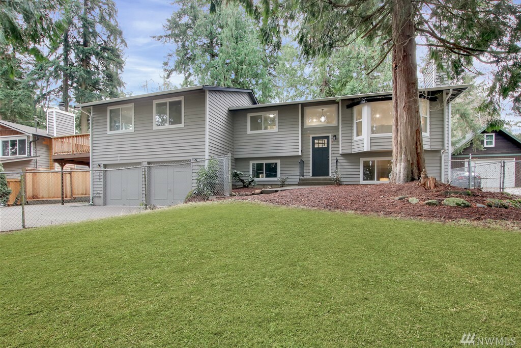 Property Photo:  5609 195th Ave E  WA 98391 