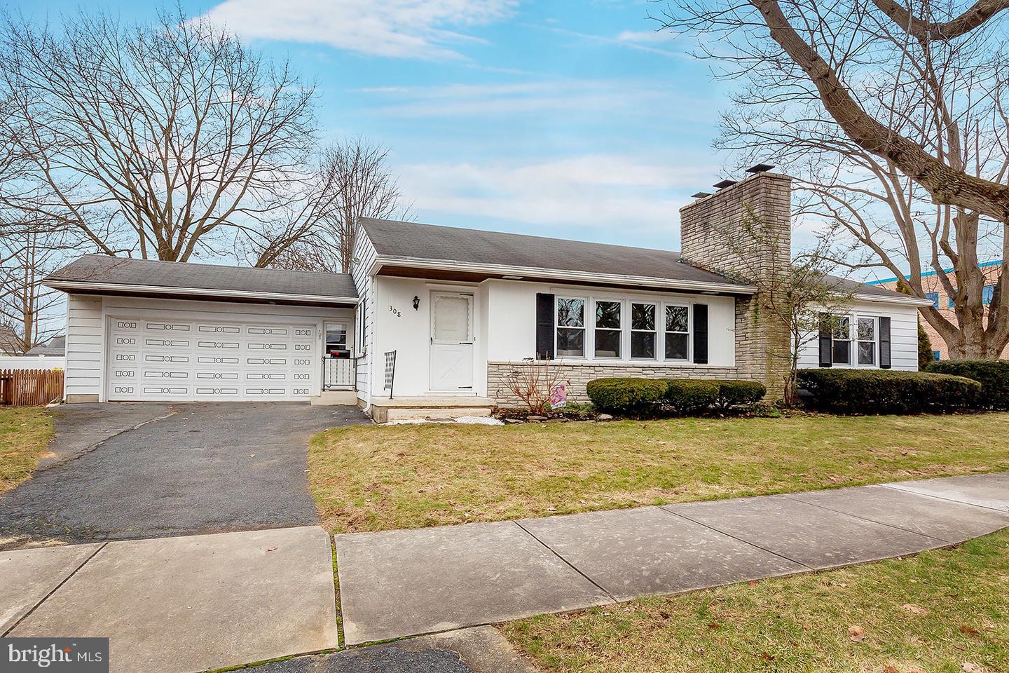 Property Photo: 308 W End Avenue PA 17545