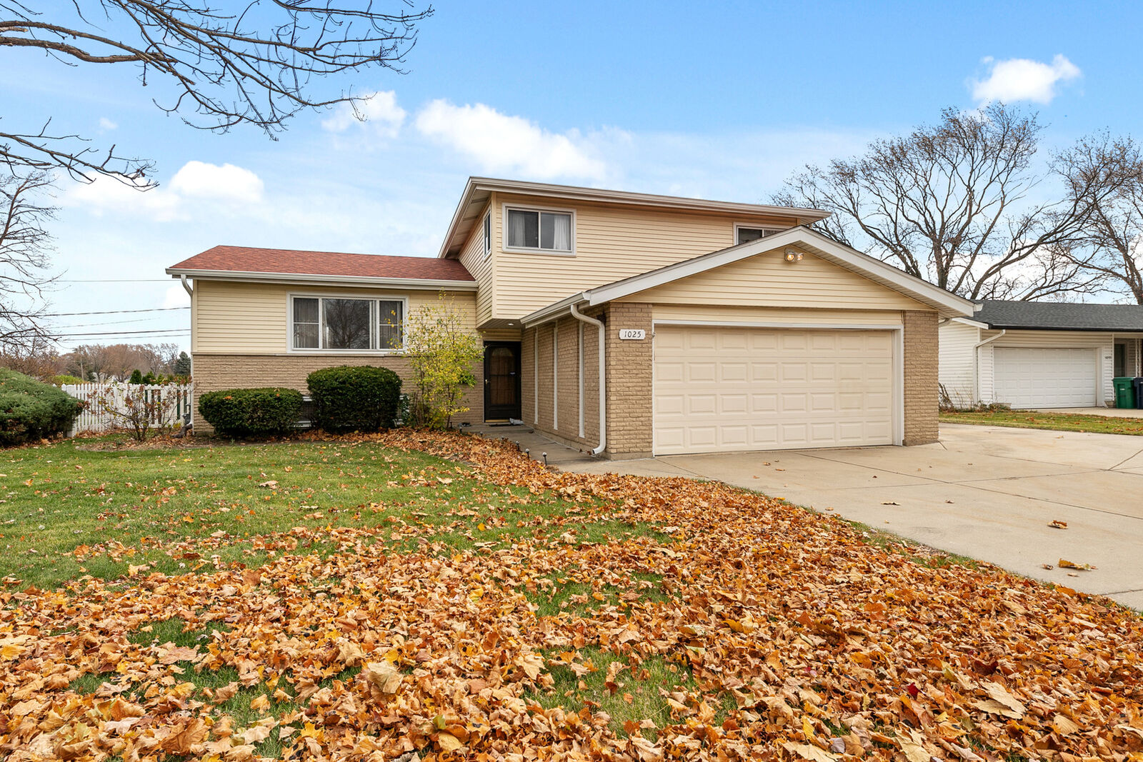 Property Photo:  1025 S Edson Avenue  IL 60148 