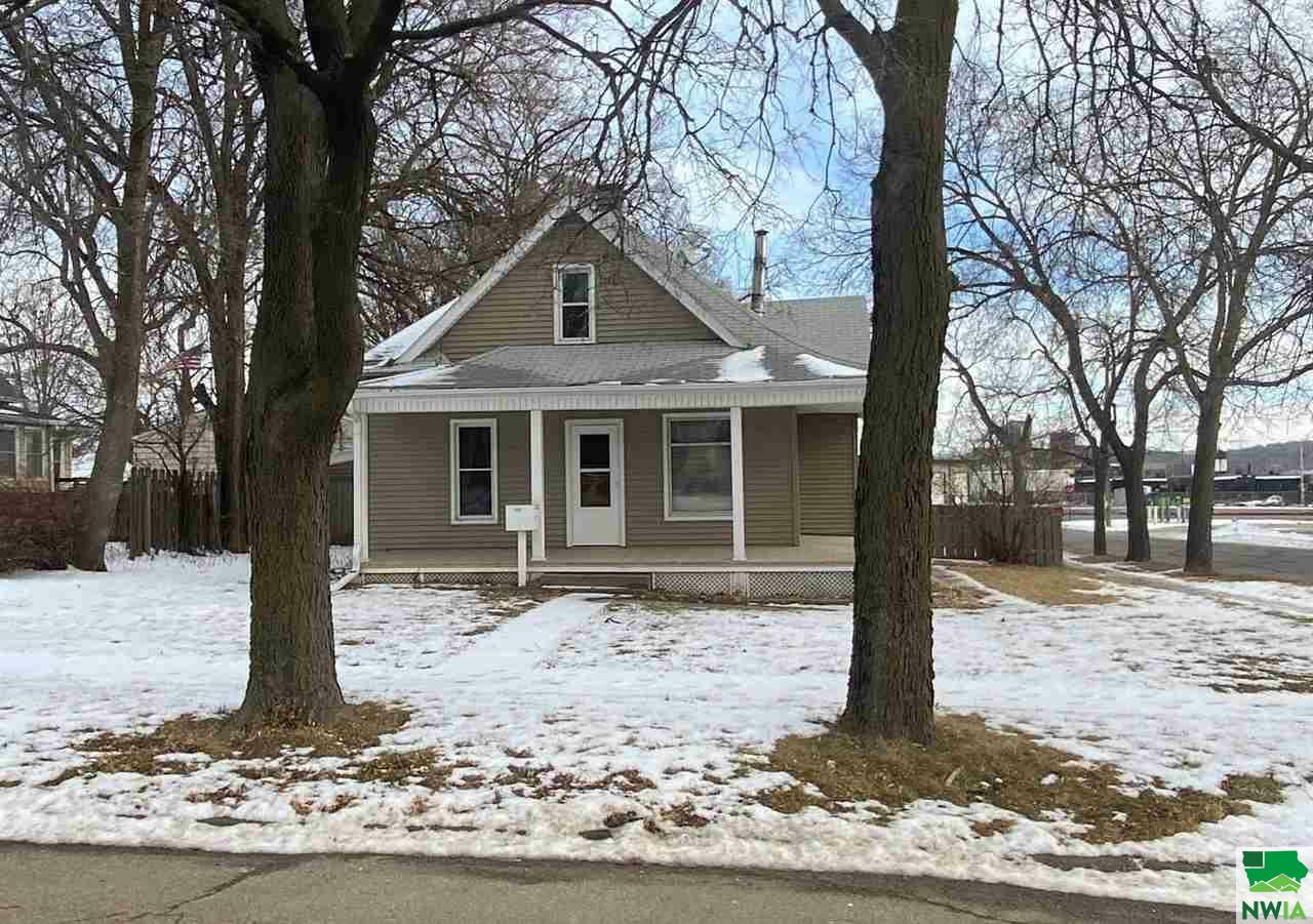 Property Photo:  2200 Lafayette Street  IA 51104 