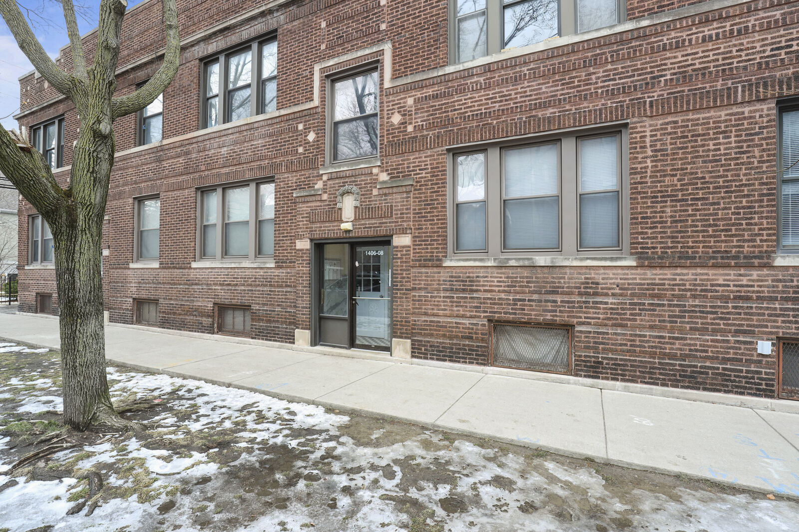 Property Photo:  1406 W Melrose Street 1  IL 60657 