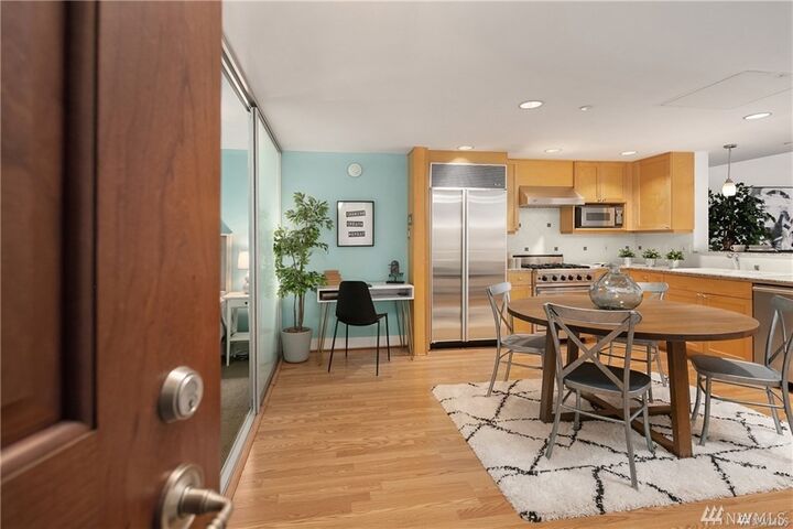 Property Photo: 1500 4th Ave 805 WA 98101