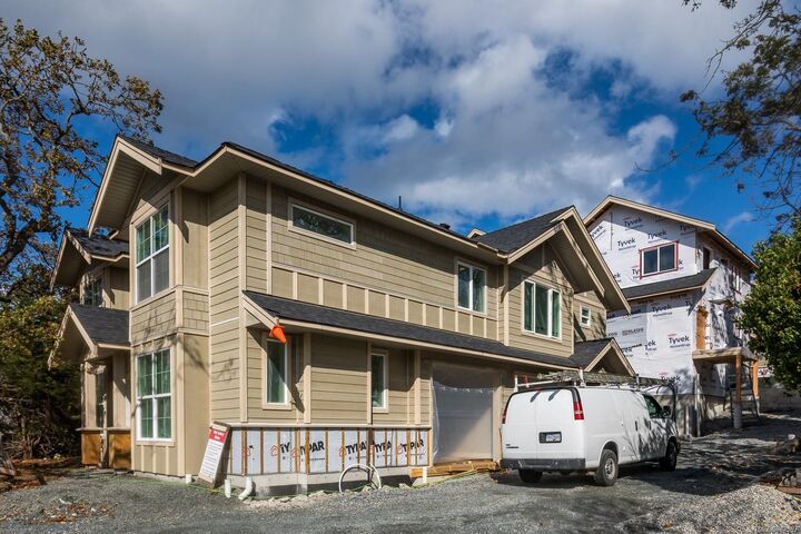 Property Photo: 3031 Jackson St 3 BC V8T 3Z7