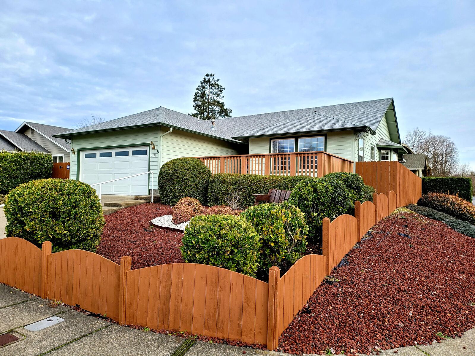Property Photo:  1147 SW Ironwood Drive  OR 97527 