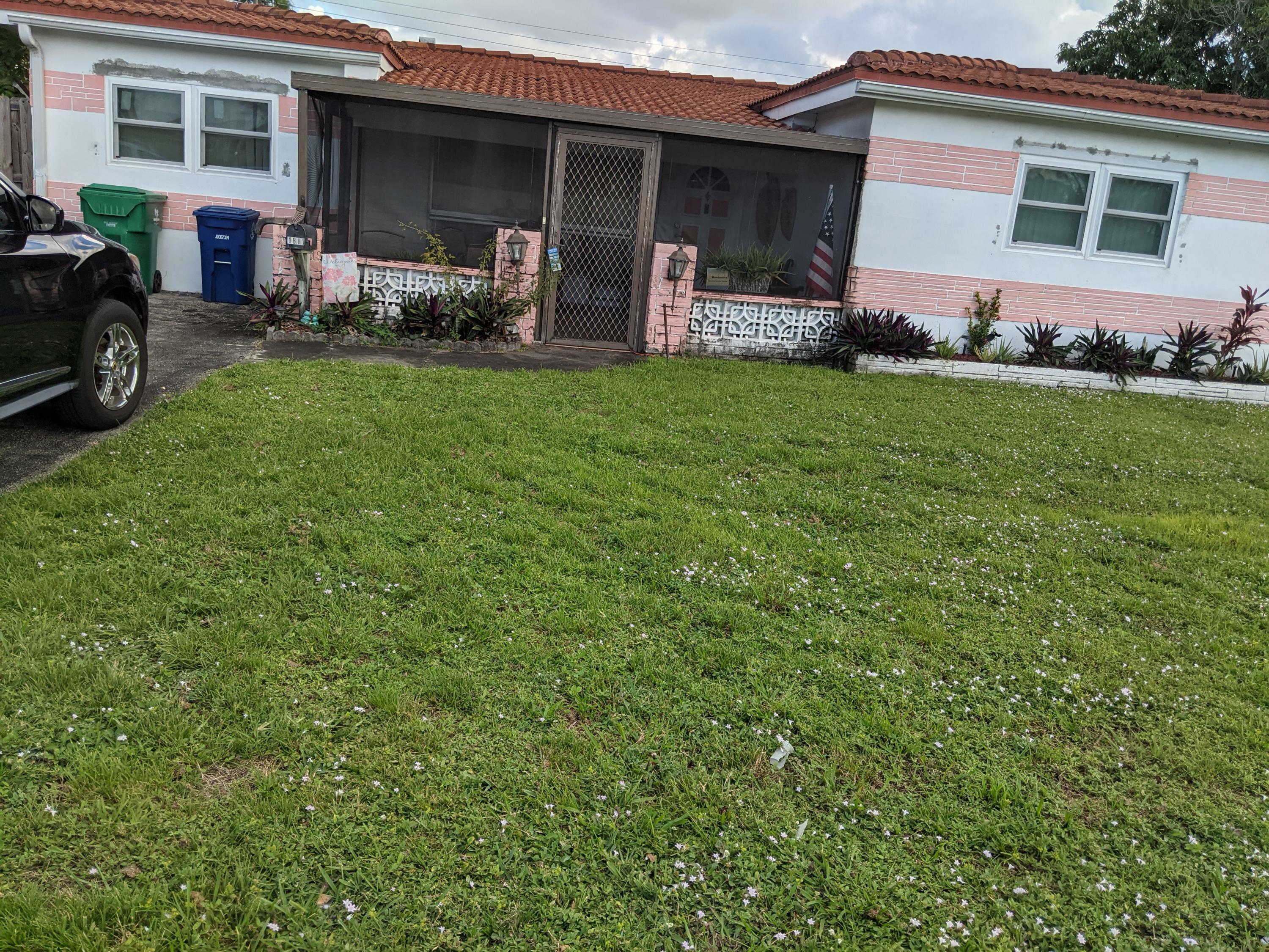 Property Photo:  1811 Jamaica Drive  FL 33023 