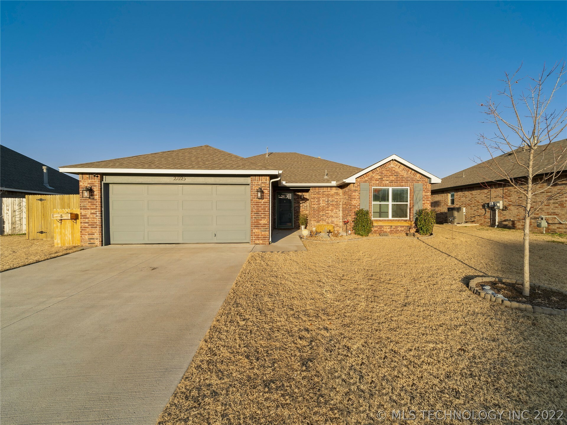 Property Photo:  21025 E 40th Place S  OK 74014 