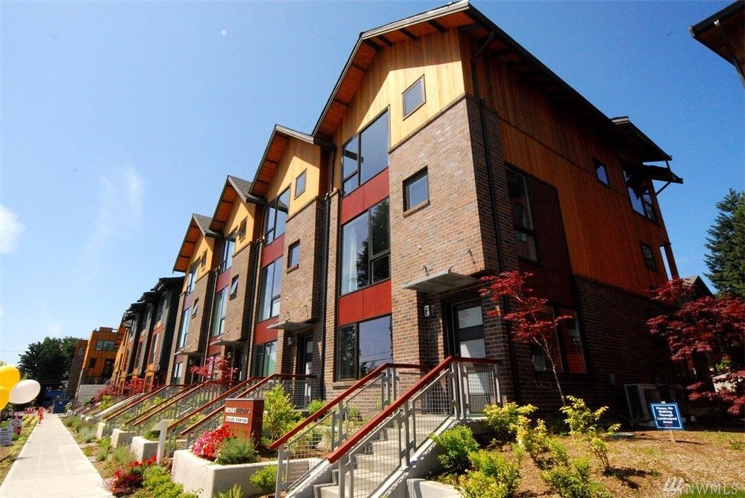 Property Photo:  6545 34th Ave NE B  WA 98115 