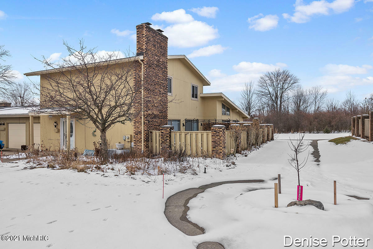 Property Photo:  4315 Walnut Hills Drive SE  MI 49512 