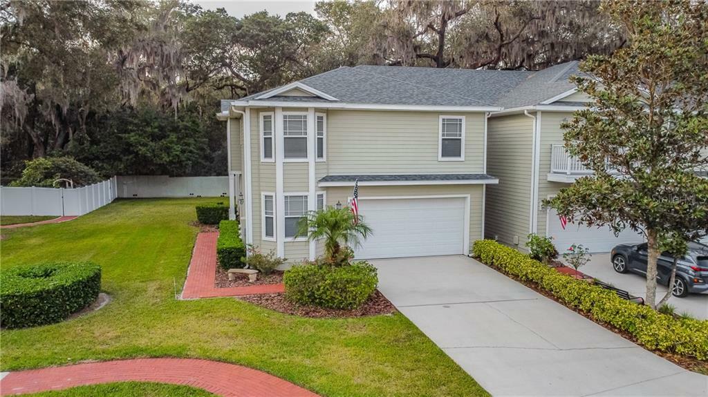 Property Photo:  812 Lumsden Reserve Drive  FL 33511 