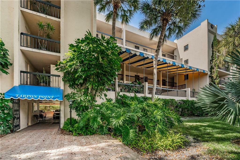 Property Photo:  204 Tarpon Point 204  FL 34689 