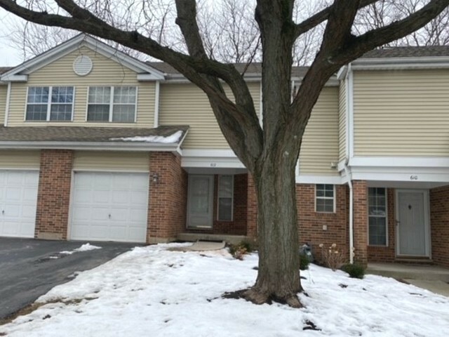 Property Photo: 612 Hillview Court IL 60185