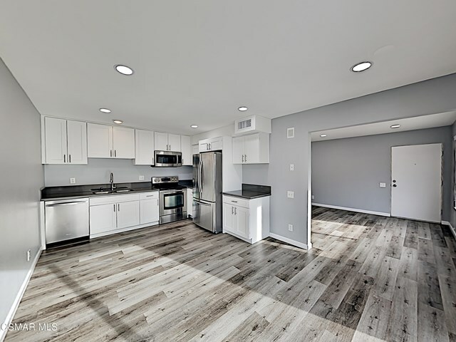Property Photo: 1743 Avenida De Las Flores CA 91362