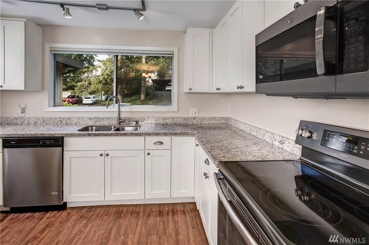 Property Photo:  20214 20th Place NE  WA 98155 