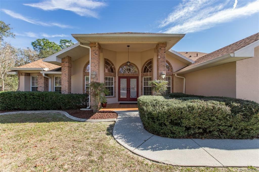 Property Photo:  5039 N Coconut Terrace  FL 34465 