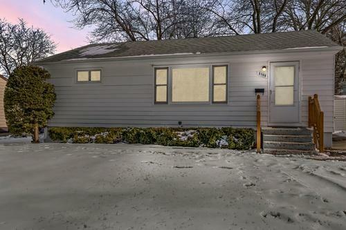 Property Photo:  2109 Indian Rd  IL 60087 