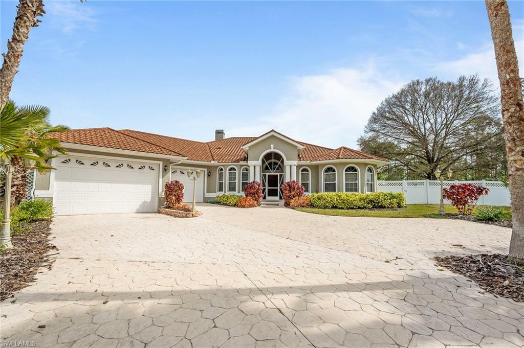 Property Photo:  812 Hamilton Avenue  FL 33972 