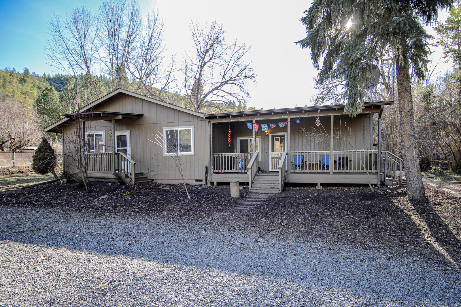 Property Photo: 1501 Daisy Creek Road OR 97530