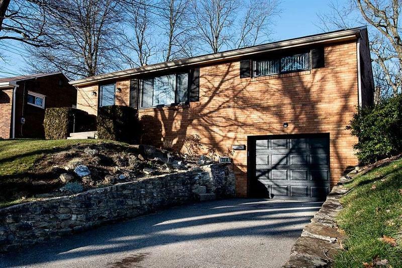 Property Photo:  2318 Oak Manor Drive  PA 15220 