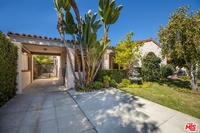 137 S Clark Dr  Beverly Hills CA 90211 photo