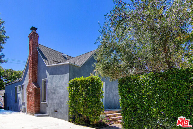 Property Photo:  363 Huntley Dr  CA 90048 