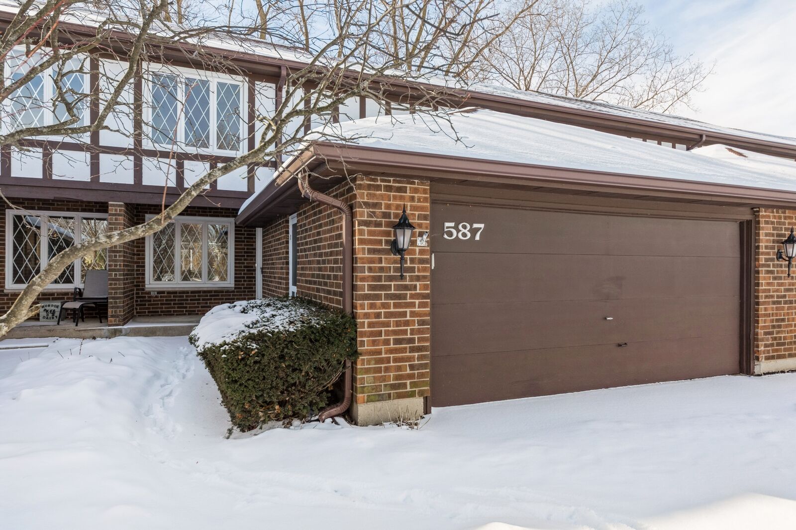 Property Photo: 587 Saint Andrews Court IL 60014