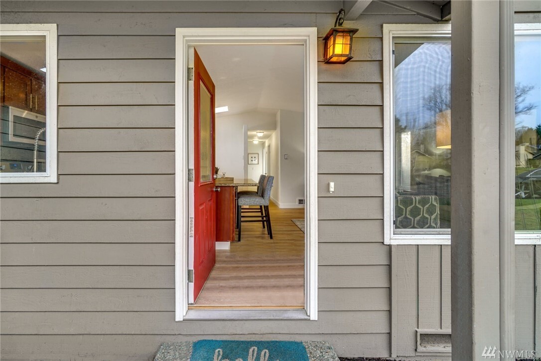 Property Photo: 914 235th St SW WA 98021