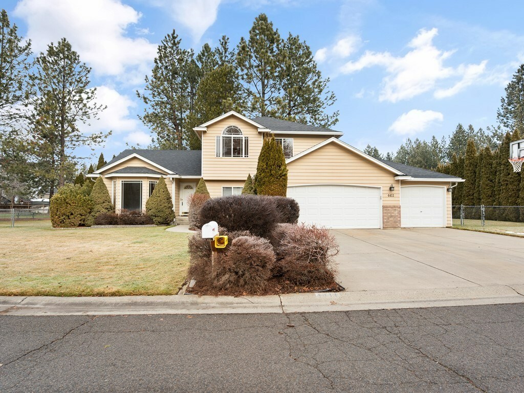 Property Photo:  4411 E Woodglen Ct  WA 99021-9037 