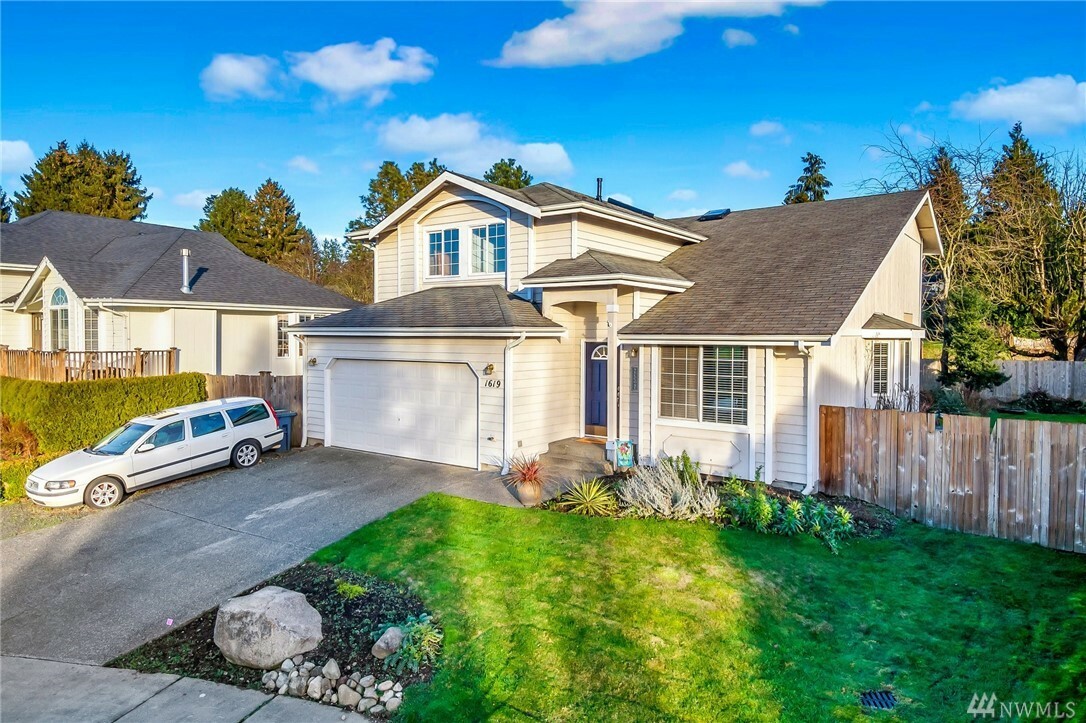 Property Photo:  1619 Meadow Place  WA 98290 