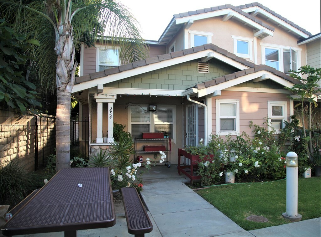 Property Photo:  254 E 7th Street  CA 93030 