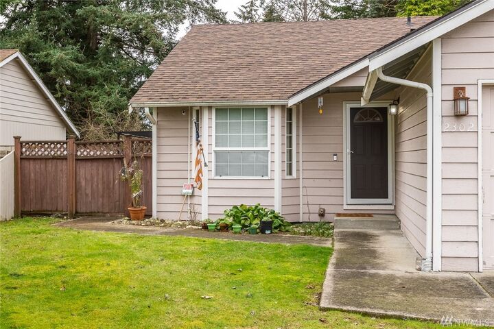 Property Photo:  2302 Orchard St W  WA 98466 