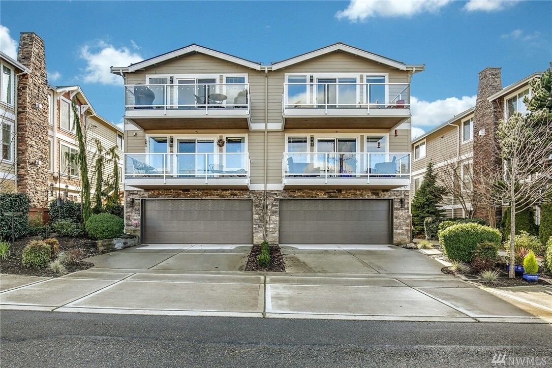 Property Photo:  620 Glen St 202  WA 98020 