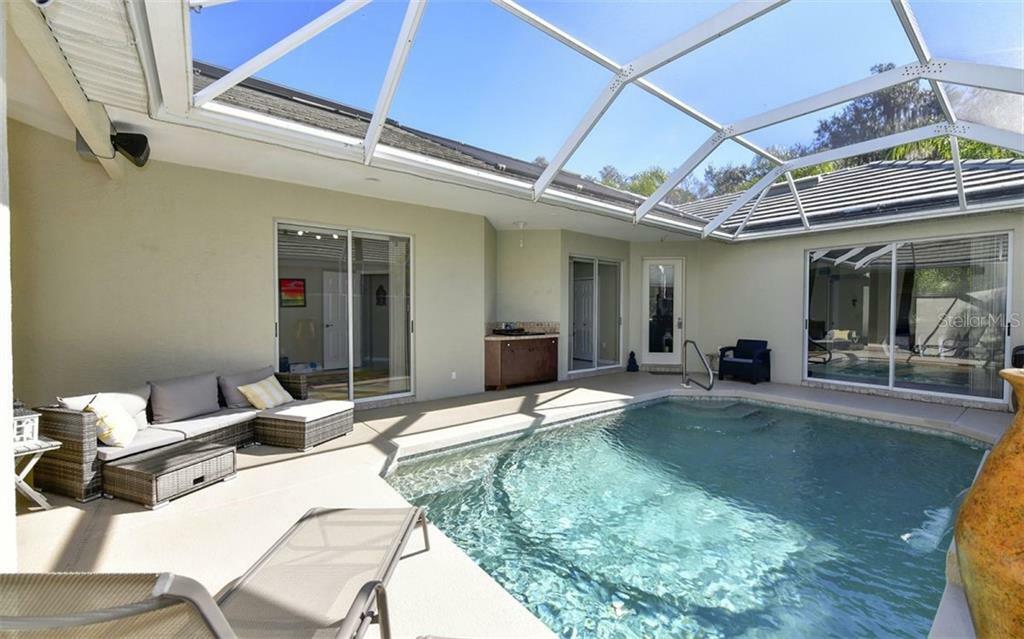 Property Photo:  3026 Woodland Fern Drive  FL 34219 