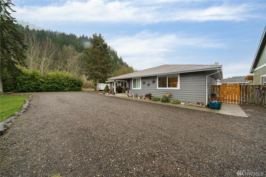 Property Photo:  46901 276th Ave SE  WA 98022 