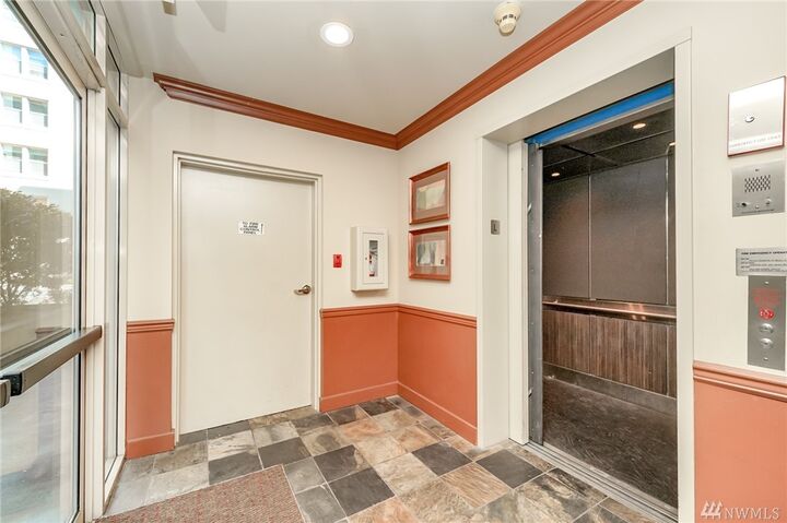 Property Photo: 506 E Howell St E205 WA 98122