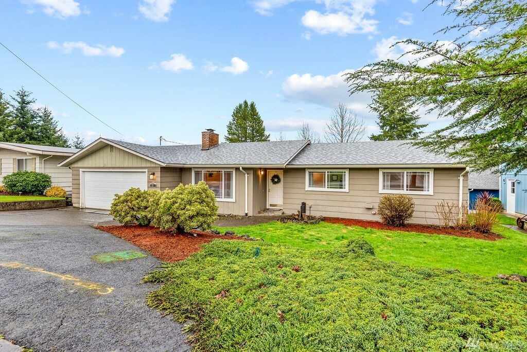 Property Photo:  180 Beacon Hill Dr  WA 98632 