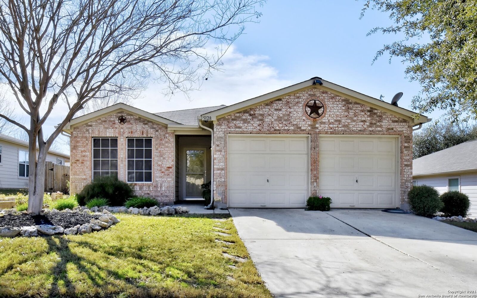 Property Photo: 5128 Columbia Dr TX 78108