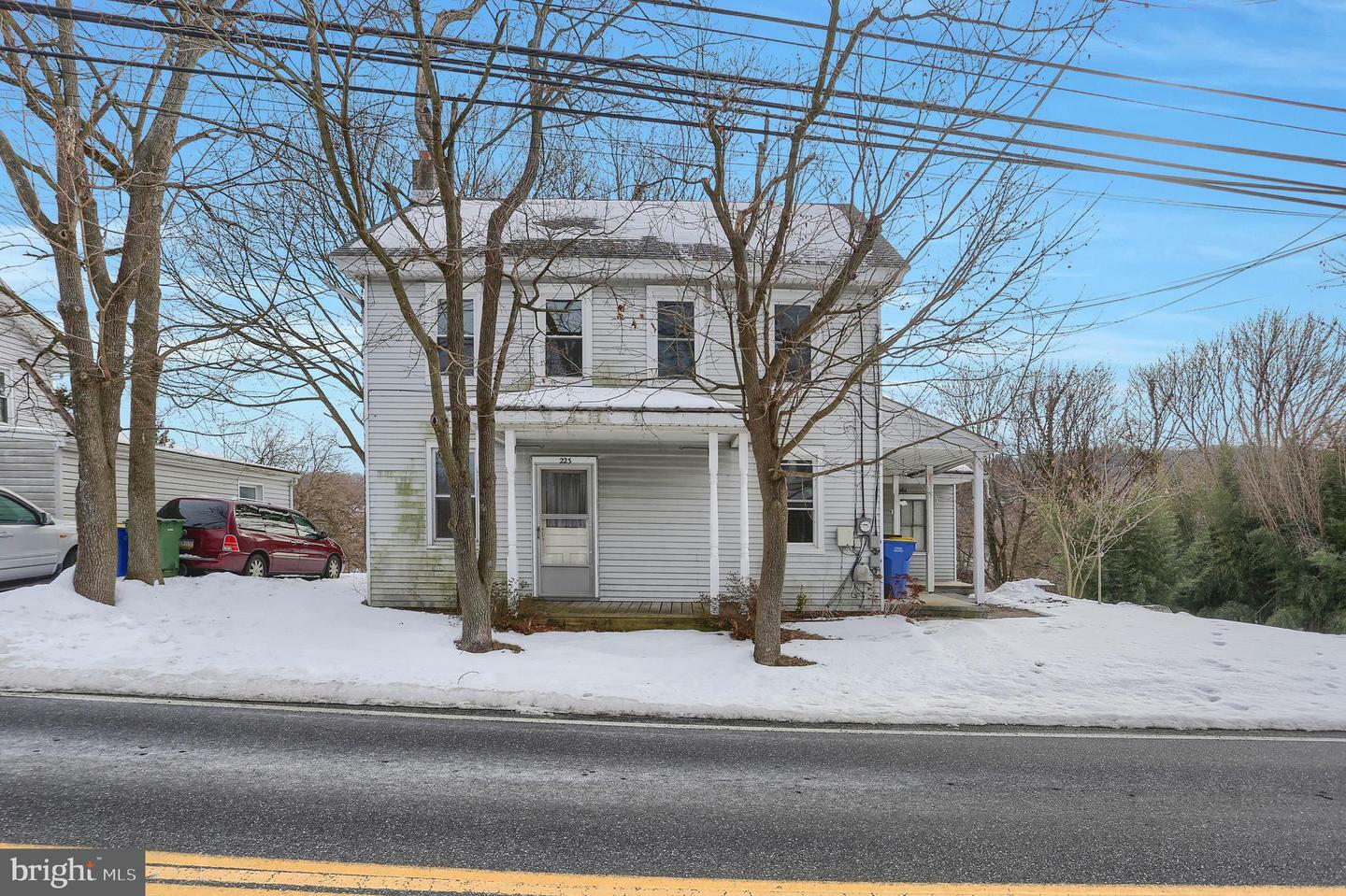 Property Photo:  223 E Canal Street  PA 17033 