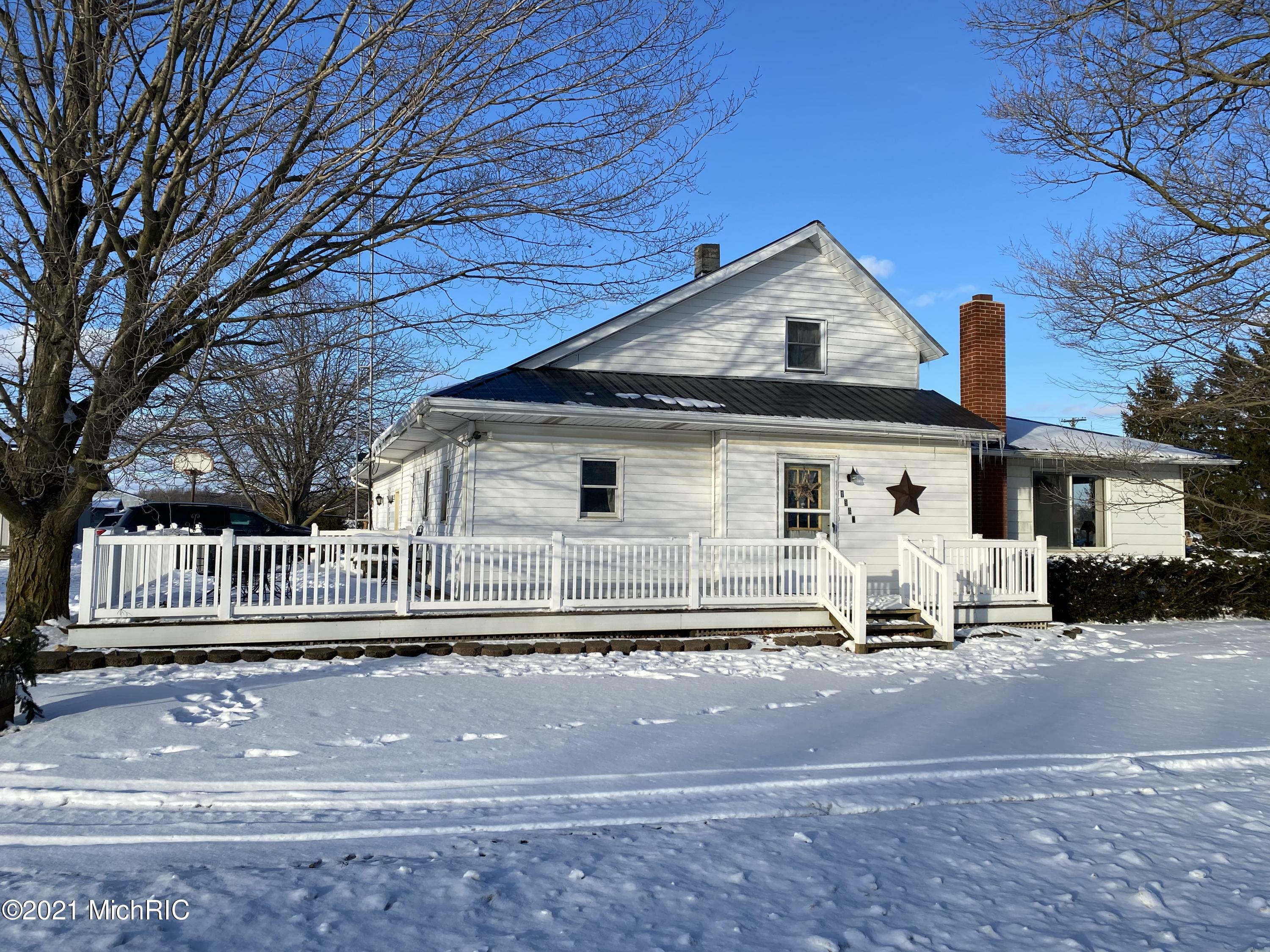 Property Photo:  1960 E Montgomery Road  MI 49242 