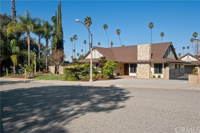 Property Photo:  1221 La Mesita Court  CA 92507 