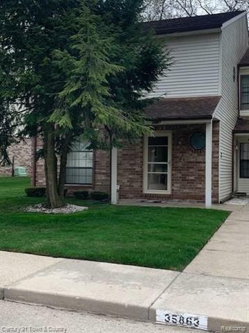 Property Photo:  35857 Castlewood Court  MI 48185 