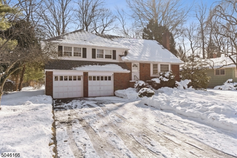 Property Photo:  24 Brookdale Rd  NJ 07016 