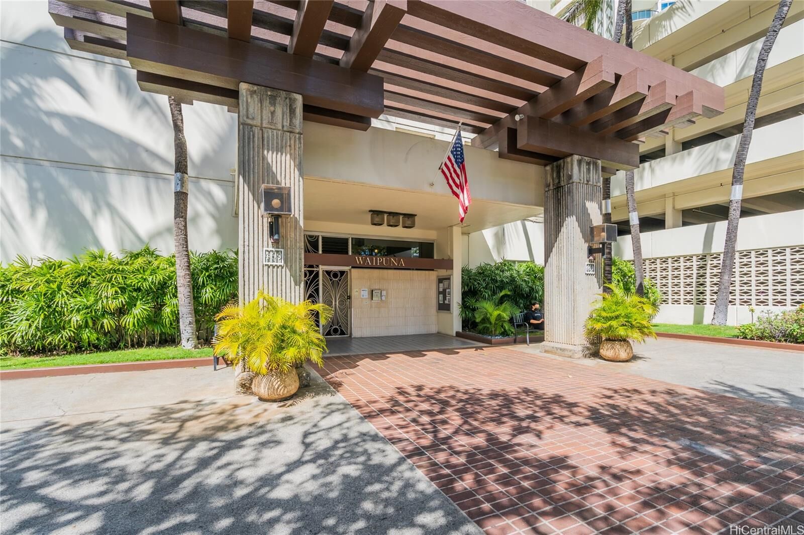 Property Photo: 469 Ena Road 1102 HI 96815