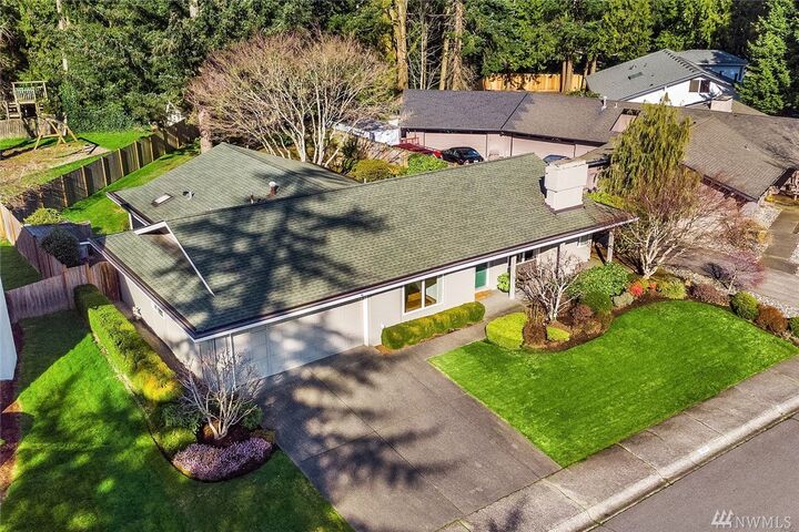 Property Photo:  1909 180th Ave NE  WA 98008 