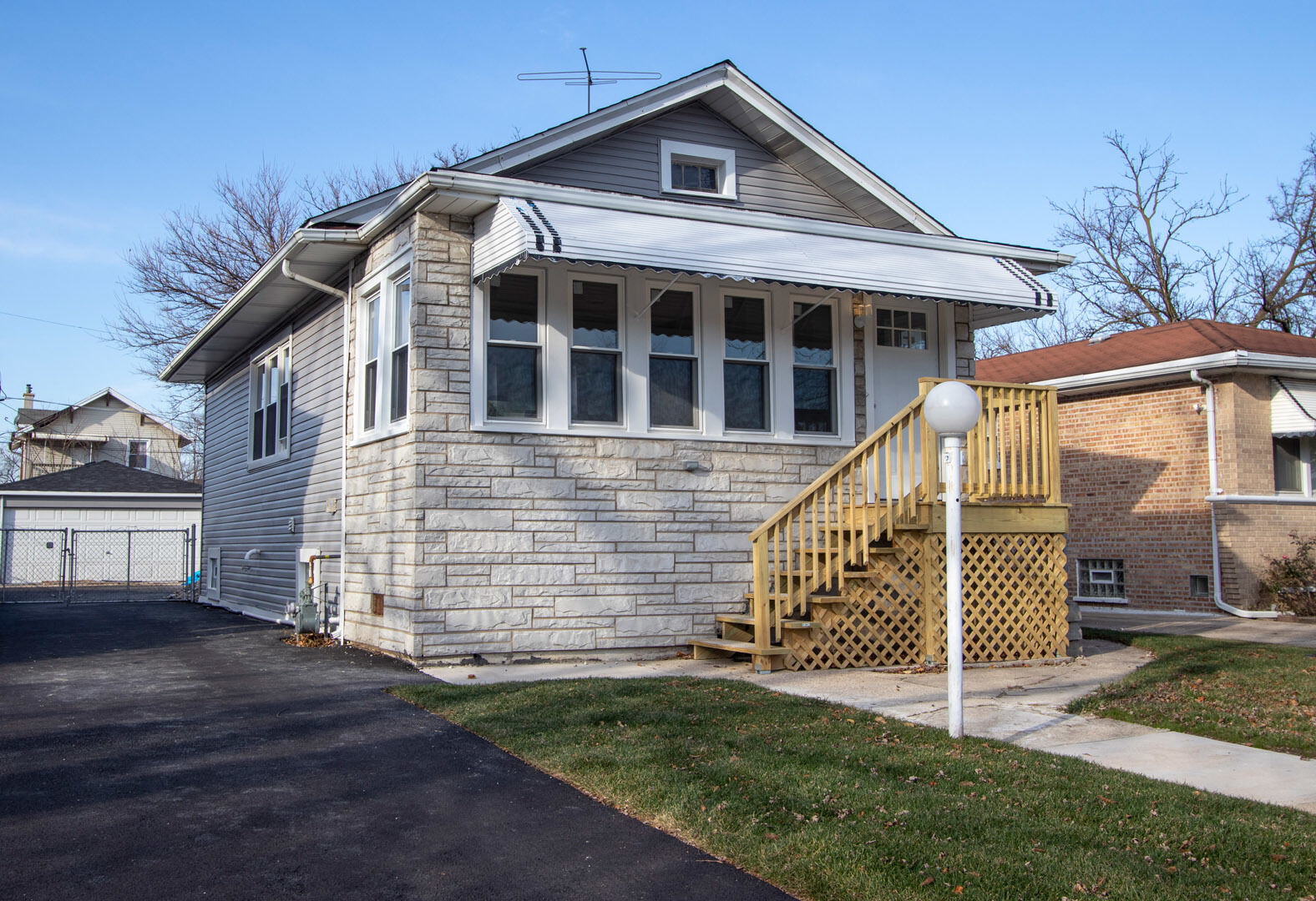 Property Photo:  618 S 19th Avenue  IL 60153 