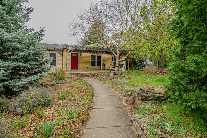 575 Reiten Drive  Ashland OR 97520 photo